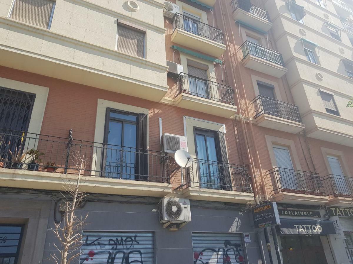 Domus Valencia Apartamentos Centro Frente A Torres De Serrano Luaran gambar